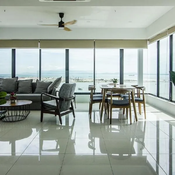 Rumahku Gurney with 270 degree Sea View, hotel en George Town