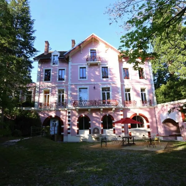 Hotel La Font Vineuse & Spa, hotel v destinaci Saint-Pierre-dʼArgençon