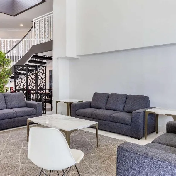 뷰에나파크에 위치한 호텔 The Buena Park Hotel & Suites