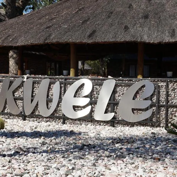 Kwele Game Lodge، فندق في Tom Burke