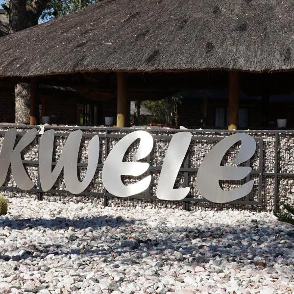 Kwele Game Lodge, hotel di Tom Burke