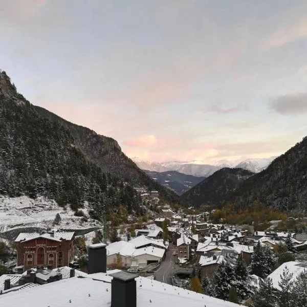 Barthe Holidays I Apartamento moderno en Arinsal 4PAX a pie de pistas, balcón con vistas y parking I Bosque, hotel di Arinsal