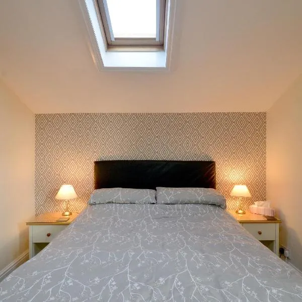 Brightwater 2nd floor Apartment for up to 6 guests near North Bay beach, hotel a Scarborough