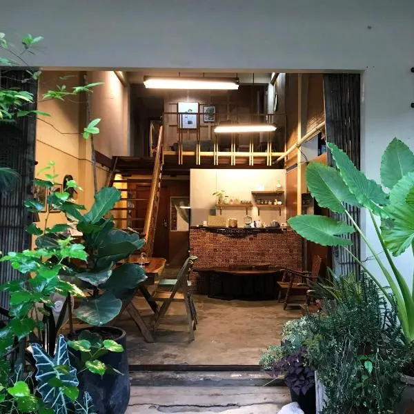 Boundary Hostel and Cafe, hotel v destinaci Surat Thani