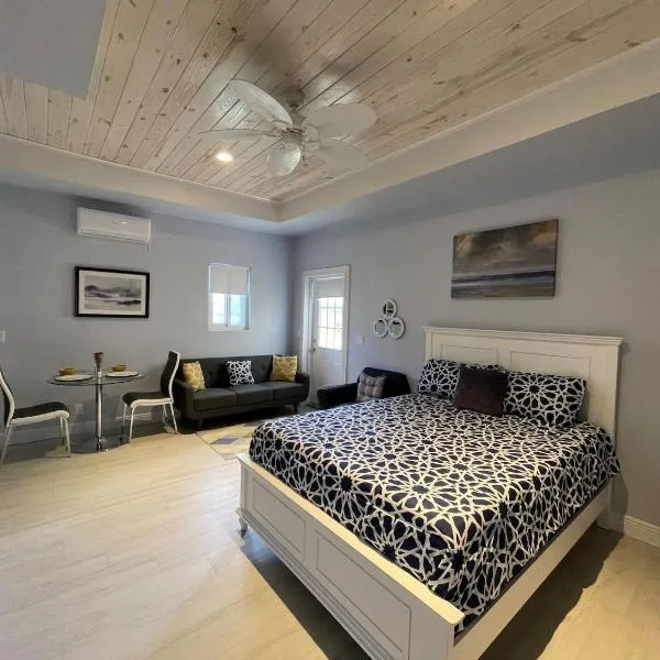 Nicoles Nest Brand New Exquisite Studio Hideaway, hotel v destinaci Freeport