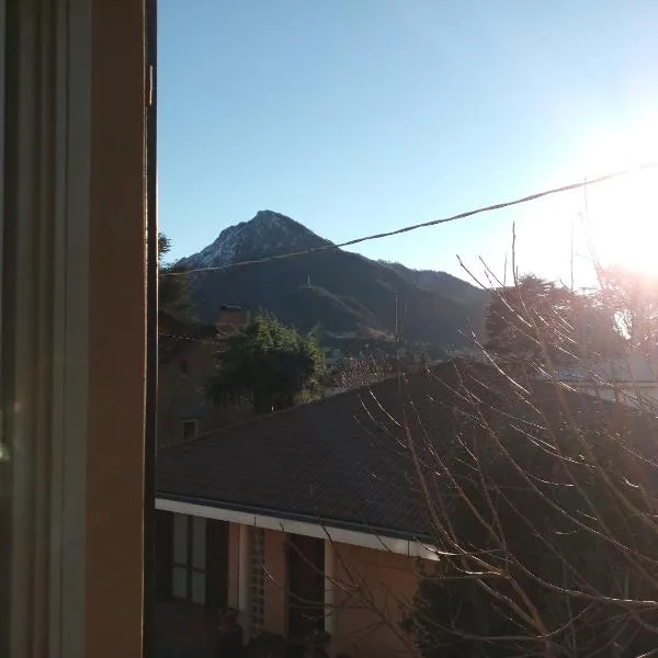 Il Viandante terrazza Panorama relax posto auto, ξενοδοχείο σε Lecco