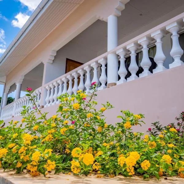 Athara's Apartment, hotel in Anse Possession