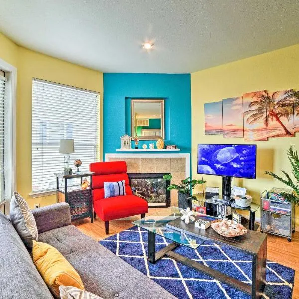 Corpus Christi Resort Condo - Walk to Beach!, hotel in Corpus Christi