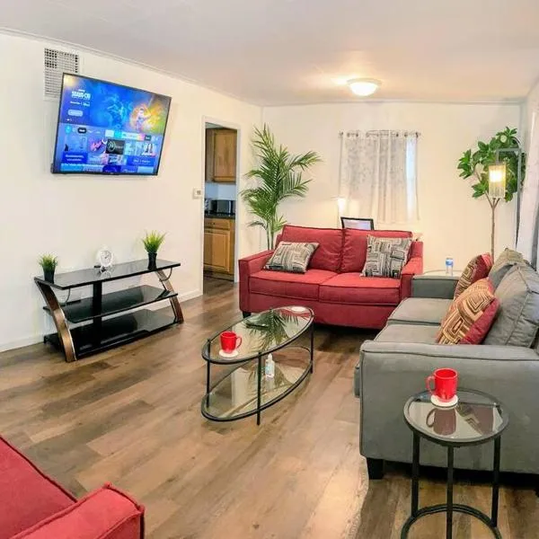 *King bed/3bds house Near Naval Base & 6Flags*, hotel in Waukegan