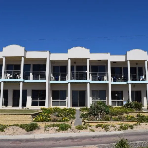 Christies Seahorse Holiday Townhouses, hotel in Woodcroft