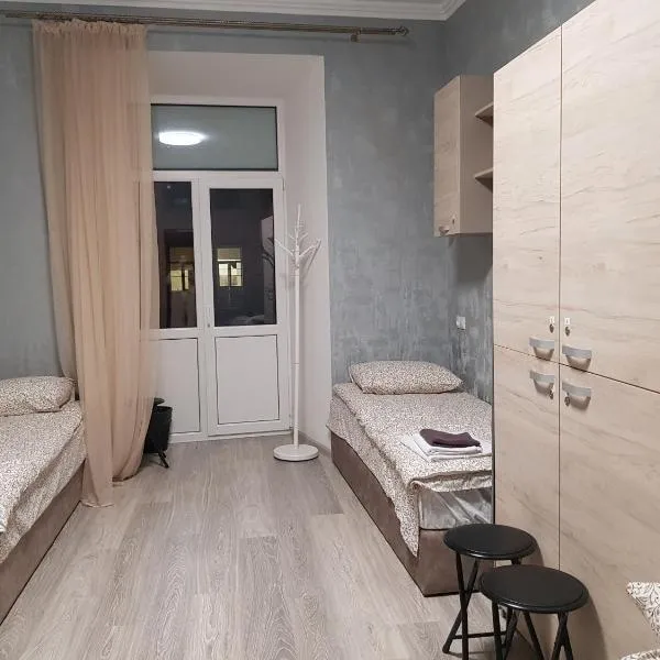 Hostel "Гном & Gnome", hotel en Leópolis