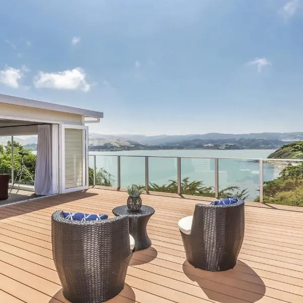 Whitby sea view, hotel din Porirua