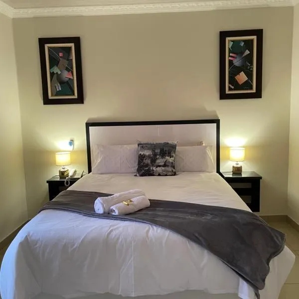 Mohlakeng Guest House, hotell i Randfontein