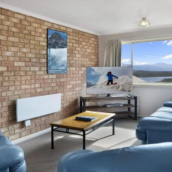 Beloka 7 - 2BR Townhouse l Lake Views l Spa Bath l WiFi, hotel a Jindabyne