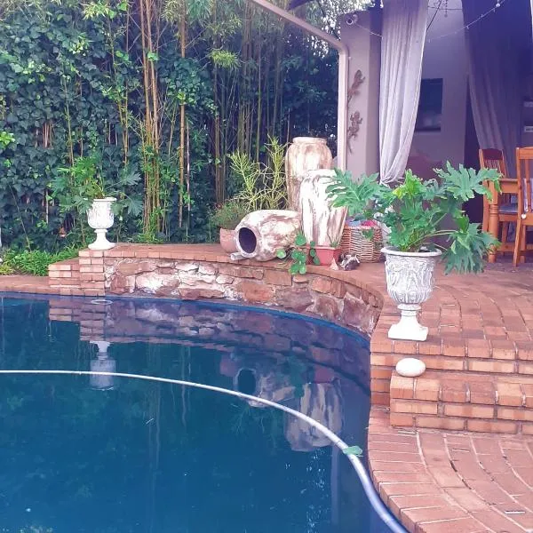 Stunning BnB in Gorgeous Garden Setting, hotel in Germiston