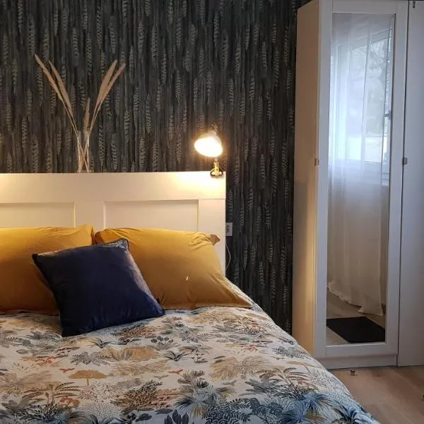 Agréable petite maison avec jardin et parking, hotell i Montholon