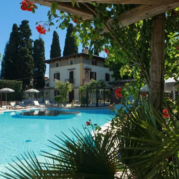 La Boheme Chambres, hotel v destinaci Lazise