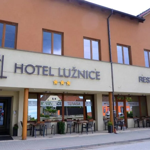 Hotel Lužnice, hotel in Dlouhá Lhota