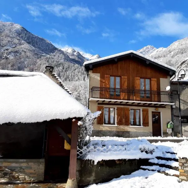 Maison des trois ormeaux, hotel en Bourg dʼOueil