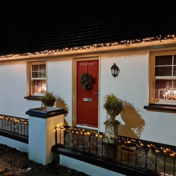 Kiltoy Cottage, Cosy 2 bedroomed Gate Lodge Cottage, hotel in Manorcunningham