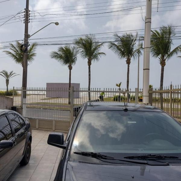 Casa de frente para o mar, pé na areia.