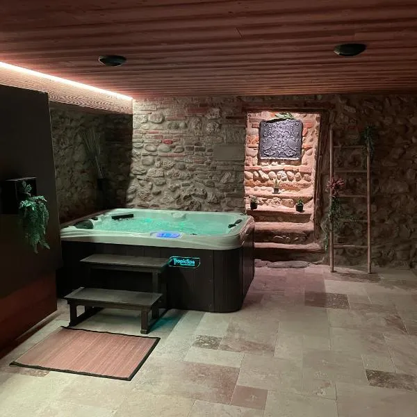 Maison Pérouges spa, hotel v destinaci Pérouges