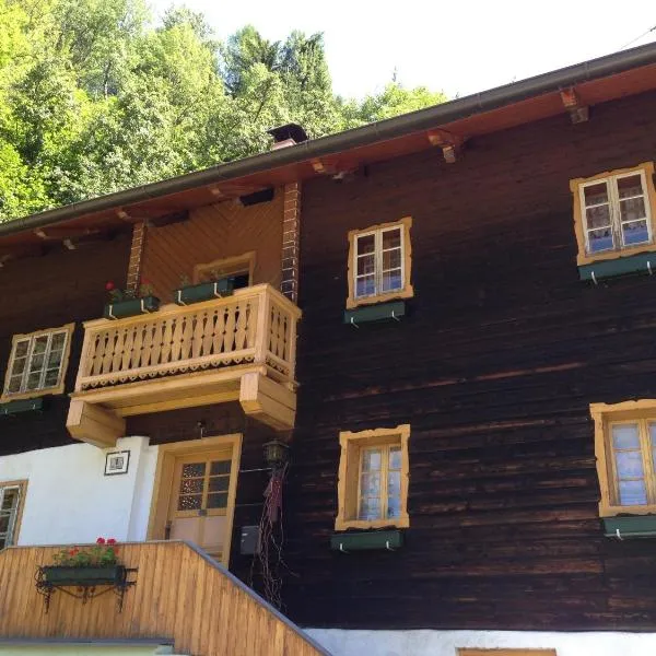 Ferienhaus Pirker, hotel in Flattach