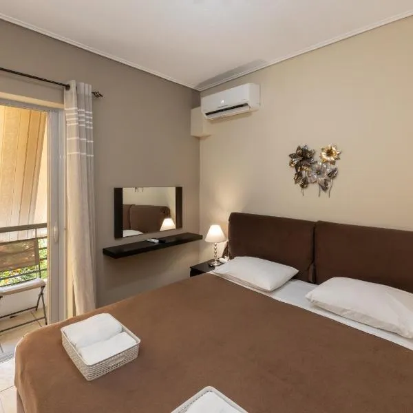 A&J Apartments or Rooms athens airport, хотел в Маркопулон