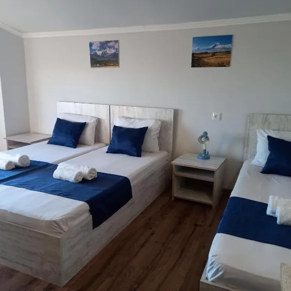 Byurakan Guesthouse & Cottage, hotel in Aragats