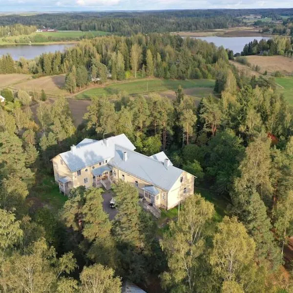 Quiet shared dormitory in a former Finnish School at the countryside, ξενοδοχείο σε Nummi