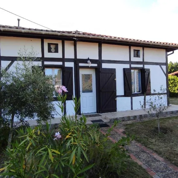 Maison Landaise chaleureuse, hotel in Boos