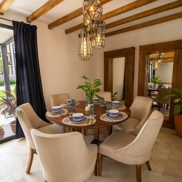 Hermoso depto con alberca en el condo La Luminaria Casonas y Villas, Hotel in San Miguel de Allende