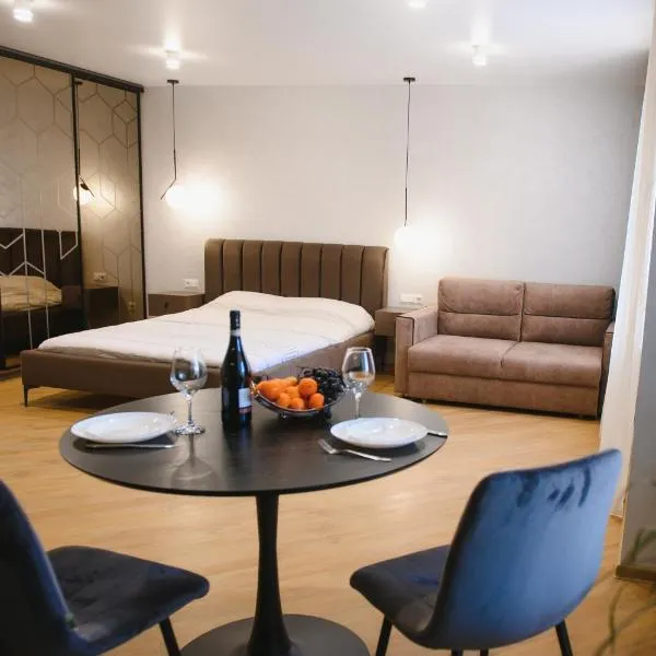 Люкс-студія проспект Миру Netflix, hotel in Khmelʼnytsʼkyy