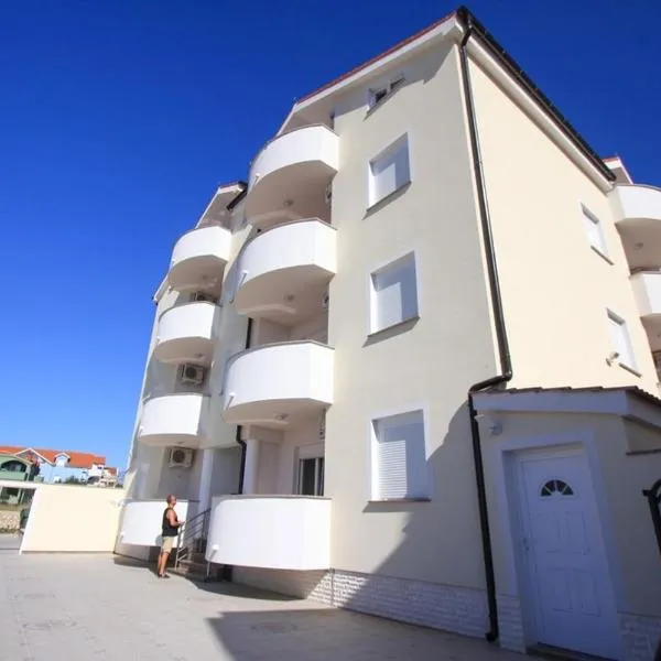 Apartments Dubrovnik Two, hotel v destinaci Povljana