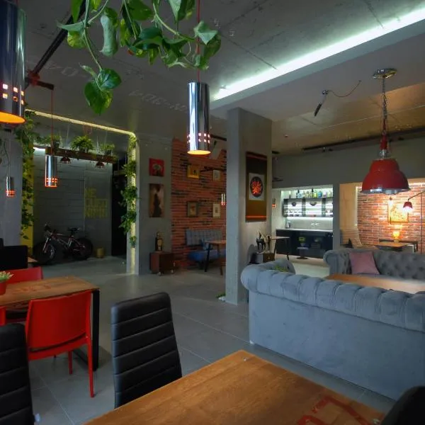 Cubby Hotel, hotel u gradu Lavov