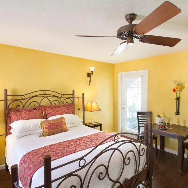 Lakehouse Bed and Breakfast, hotel v destinaci Canyon Lake