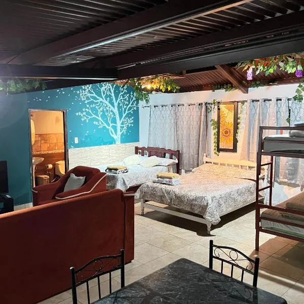Bambito´s Café & Hostel, hotel u gradu Sero Punta