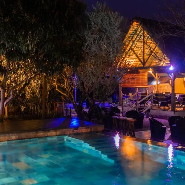 The Garden Lodge Pereybere - Piscine & Jardin، فندق في بيريبير