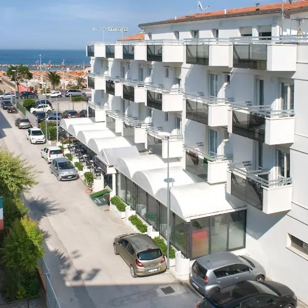 Hotel Ciondolo D'Oro PARCHEGGIO GRATIS, Hotel in Rimini