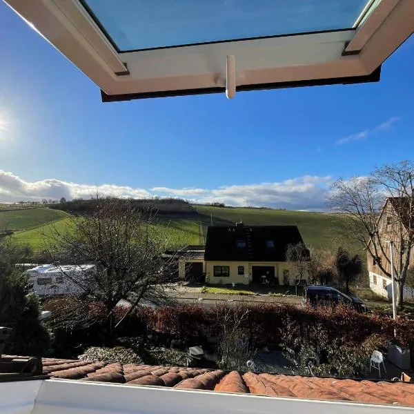 Ferienwohnung an der romantischen Straße direkt A3 und A81, hotel em Eisingen