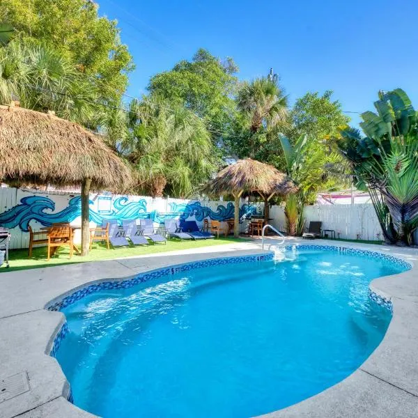 Pink Flamingo Unit, Steps to Beach, Siesta Key Village & Pet-Friendly、シエスタ・キーのホテル