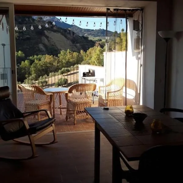 Apartamento casa con vistas al campo y cocina con terraza, hotel in Martín de la Jara
