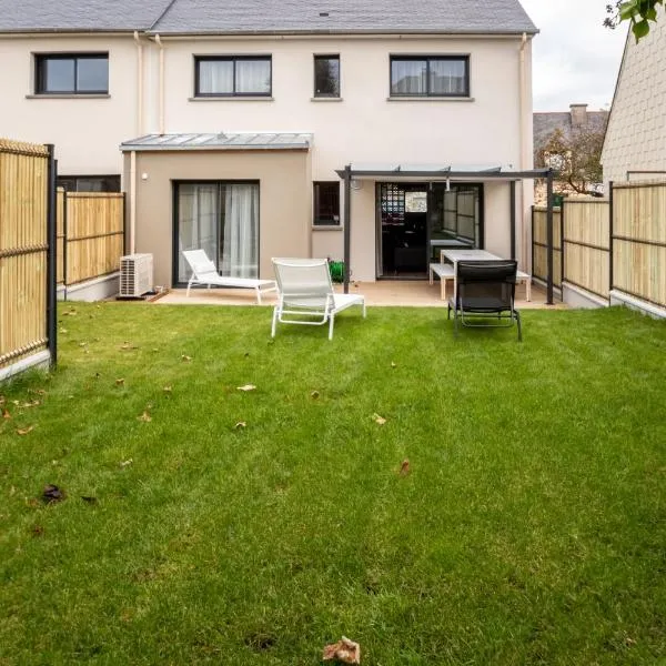 La Fée - jolie maison avec jardin - plage à 700 m、ディナールのホテル