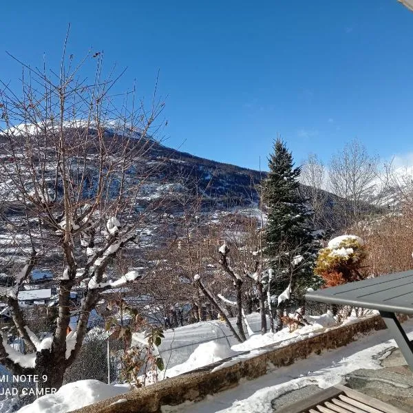 RDC Villa plein sud avec vue imprenable, hotel in Briançon