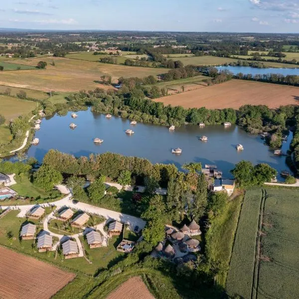 Village Flottant de Pressac, hotel in Château-Garnier