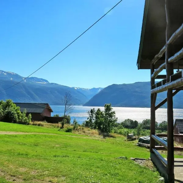 Chalet Målsnes by Interhome, khách sạn ở Balestrand