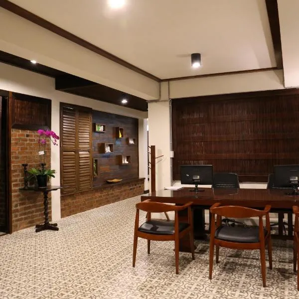 Kampaeng Ngam Hotel - Steps to Night Bazaar & Old City photo 2