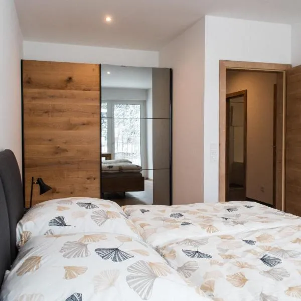 Ferienwohnung Bergsonne mit Sonnenbalkon und Tiefgaragen Parkplatz, hotel a Bad Ischl