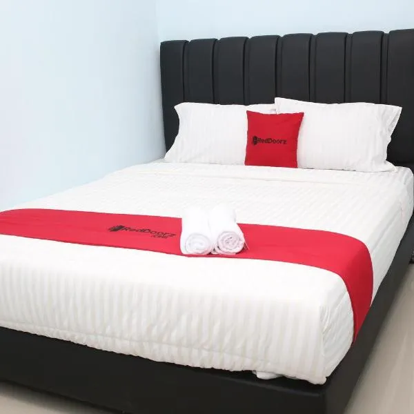 ๋ง๋์ด์ ์์นํ ํธํ
RedDoorz Syariah near Suncity Mall Madiun