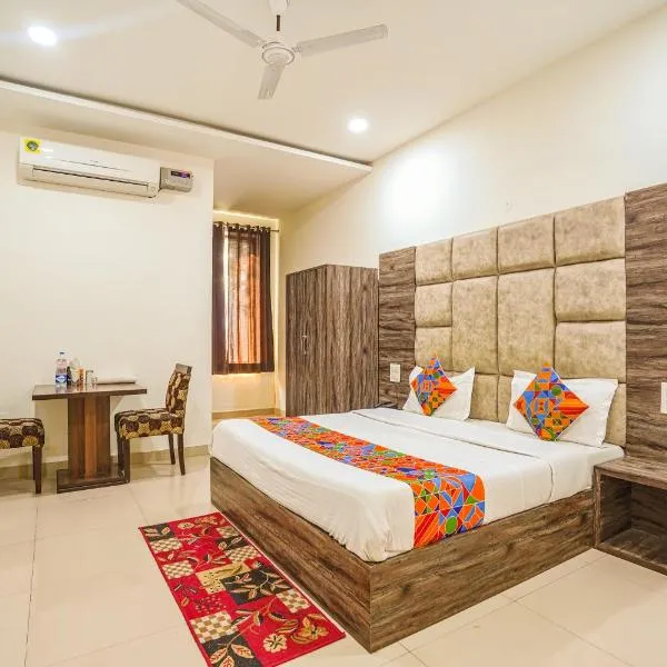 ์๋๋ค๋ฅด์ ์์นํ ํธํ
FabHotel Grand Inn